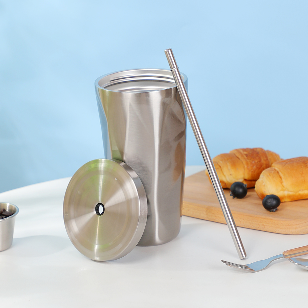 كوب بهلوان معزول بجدار مزدوج من الفولاذ المقاوم للصدأ سعة 17 أونصة مع أغطية وقش