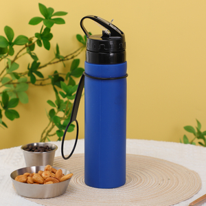 Silikonisolierte Sportflasche mit Strohhalm und Trinkdeckel f&uuml;r Fitness-, Fitnessstudio- und Outdoor-Wasserflaschen