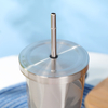 Bicchiere con coperchi e cannucce