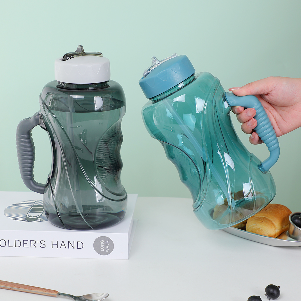 피트니스 및 체육관 및 야외용 밀짚이 포함된 54온스 BPA 무료 누출 방지 대용량 스포츠 물병