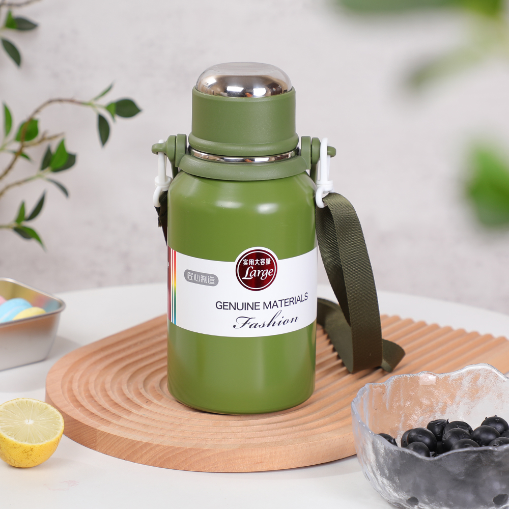 Nerezov&aacute; izolovan&aacute; l&aacute;hev na vodu s brčkem a v&iacute;kem na hubici a rukojet&iacute; Paracord